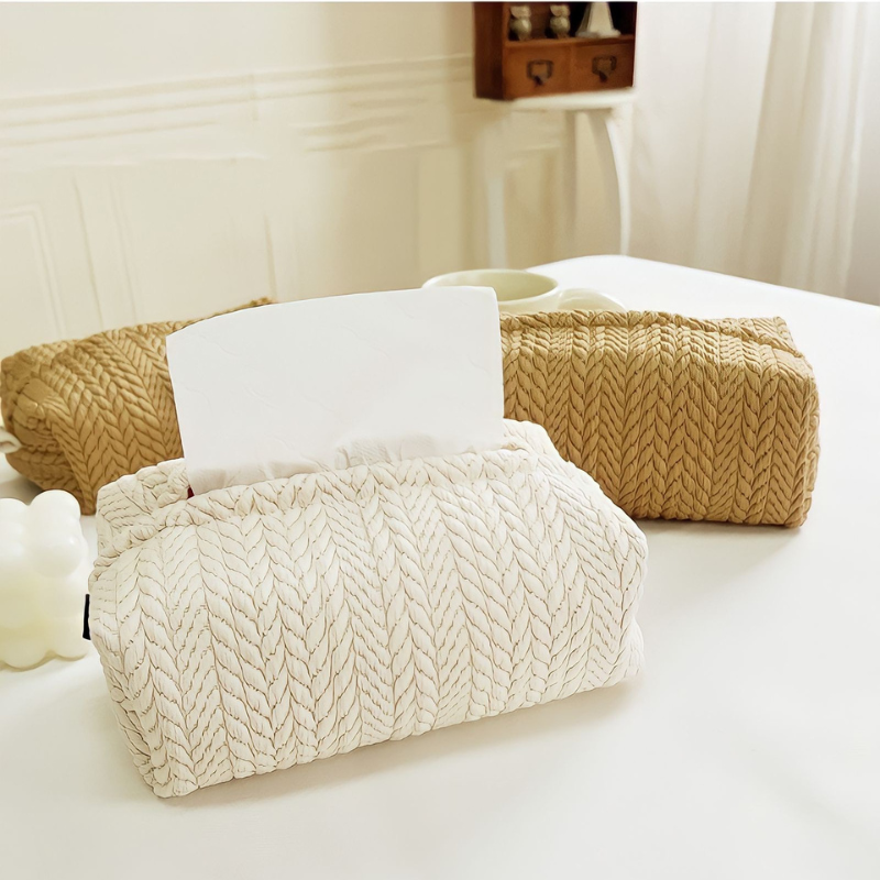 boites de mouchoirs en tissus blanc et camel