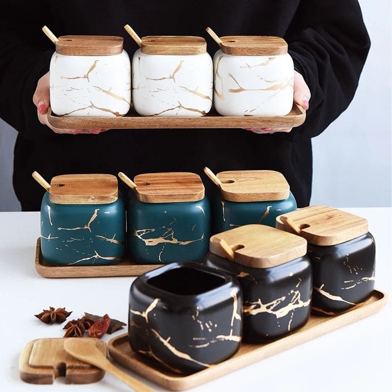 2 pots à épices en céramique avec couvercles et cuillères en bambou Box 2 pots à épices en céramique avec couvercles et cuillères en bambou Box