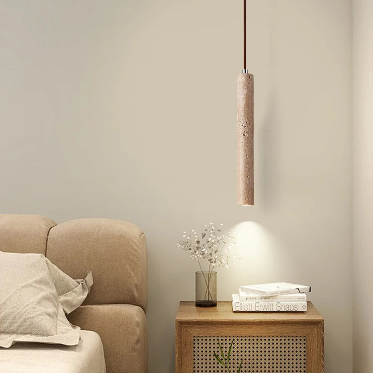 luminaire long et fin en travertin
