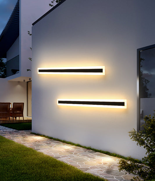 deux luminaires d'extérieur blanc chaud sur façade placée horizontalement